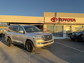 2019 Toyota Landcruiser Wagon Sahara 4.5L T Diesel Automatic 5450790 002 Wagon (Silver Pearl) Pre-Owned Car Thumbnail
