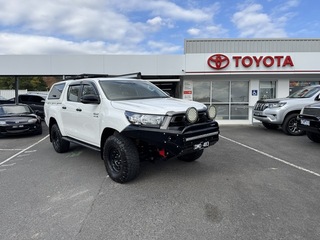 2021 Toyota Hilux 4x4 SR 2.8L T Diesel Automatic Double Cab 2U76970 001 Dual Cab (Glacier White) Pre-Owned Car Thumbnail