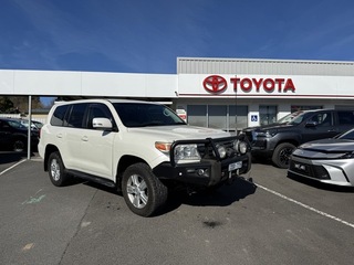 2012 TOYOTA LANDCRUISER VX (4x4) 4D WAGON (Crystal Pearl) Pre-Owned Car Thumbnail
