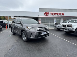 2018 TOYOTA KLUGER GXL (4x4) 4D WAGON (Predawn Grey) Pre-Owned Car Thumbnail