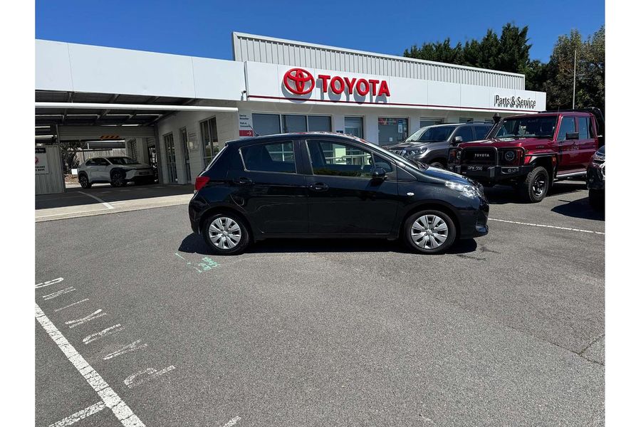 2015 Toyota Yaris ASCENT NCP130R MY15 Photo 8