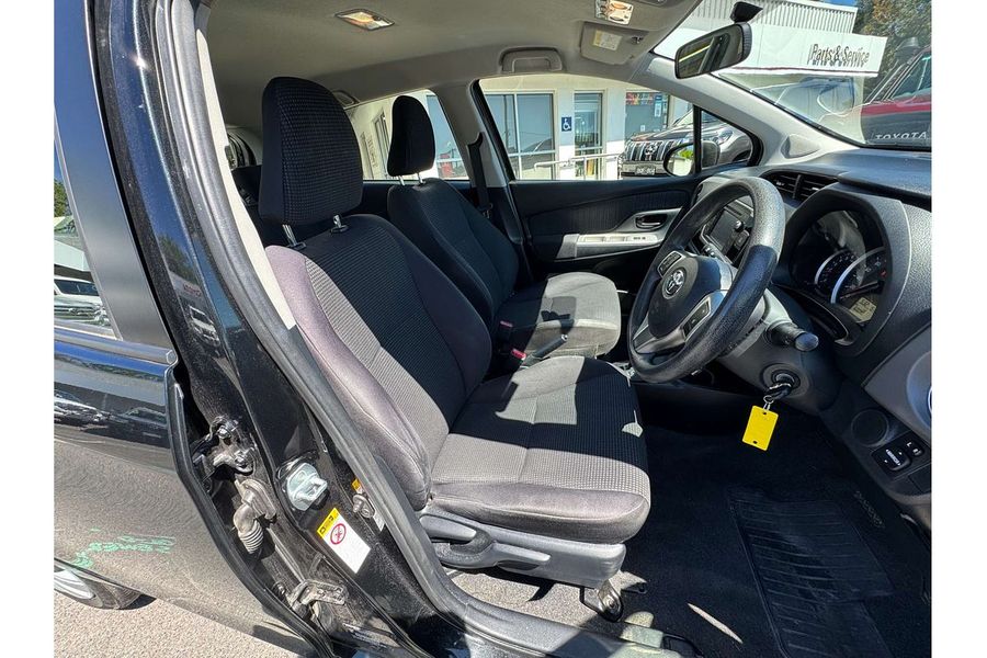 2015 Toyota Yaris ASCENT NCP130R MY15 Photo 11