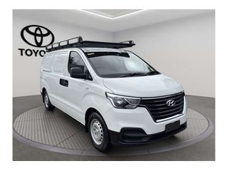 2018  Hyundai iLoad Van (White) Pre-Owned Car Thumbnail