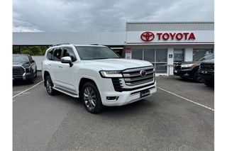 2024  Toyota Landcruiser Sahara ZX SUV (White) Pre-Owned Car Thumbnail