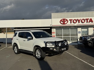 2017 ISUZU MU-X LS-T (4x4) 4D WAGON (White) Pre-Owned Car Thumbnail