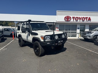2011 TOYOTA LANDCRUISER WORKMATE (4x4) 4D WAGON (French Vanilla) Pre-Owned Car Thumbnail
