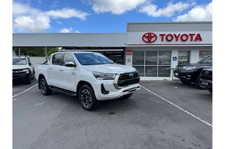 2023  Toyota Hilux SR5 Ute (White) Pre-Owned Car Thumbnail