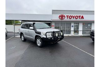 2010  Toyota Landcruiser Sahara SUV (Silver) Pre-Owned Car Thumbnail